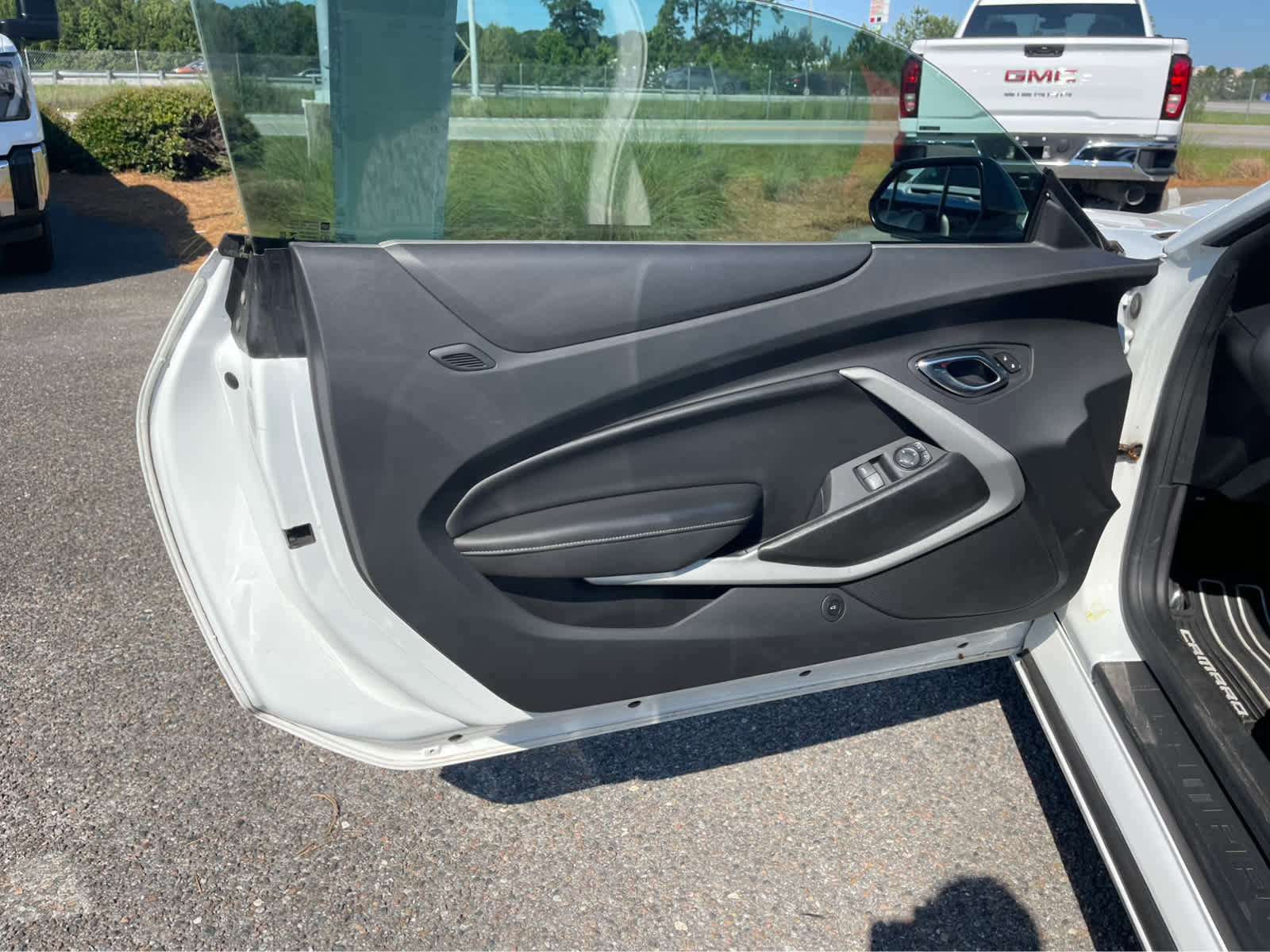 Used 2019 Chevrolet Camaro SS w/ Black Appearance Package RWD image 10