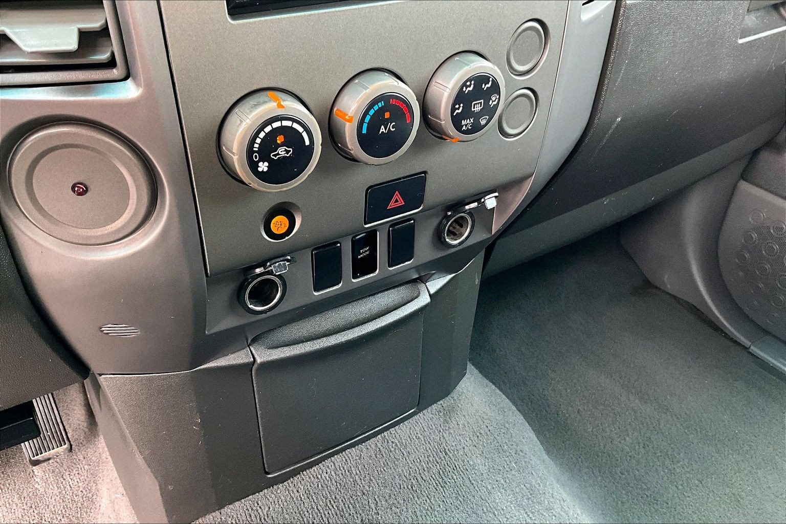 Used 2005 Nissan Titan SE RWD image 20