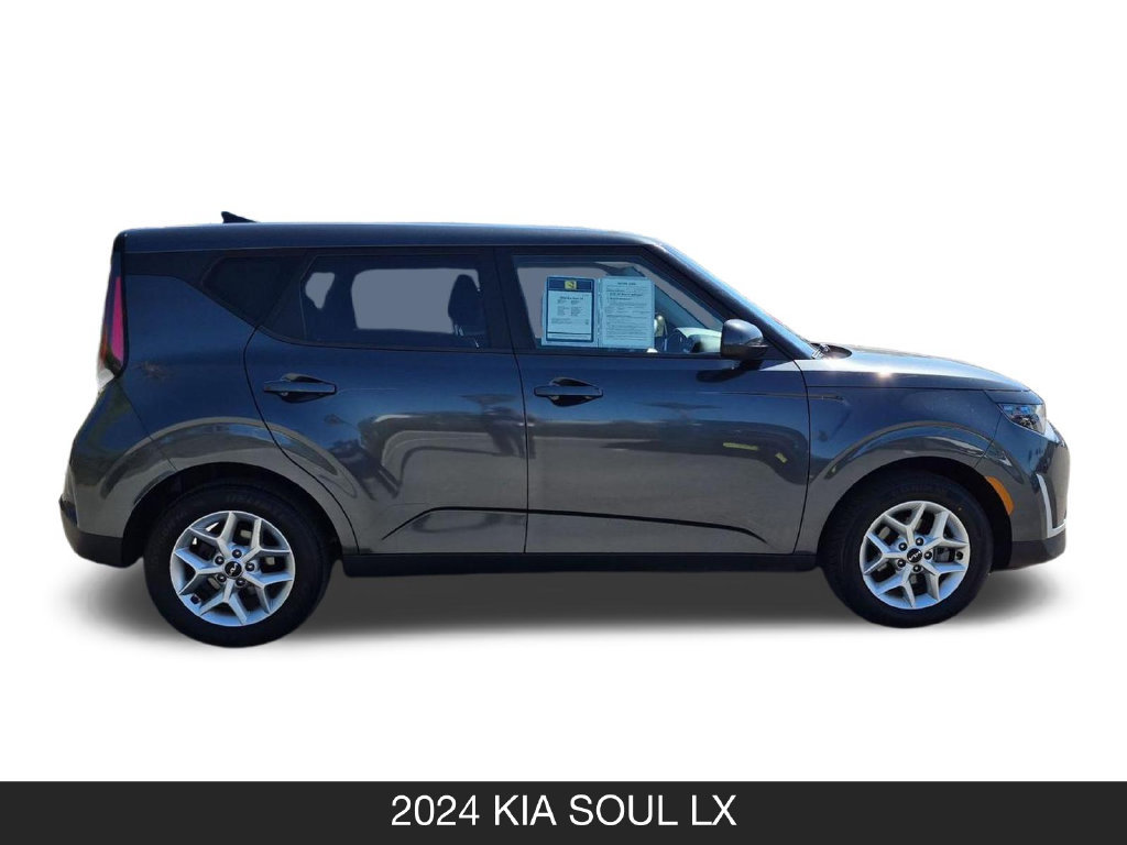 Used 2024 Kia Soul LX w/ LX Technology Package FWD image 5