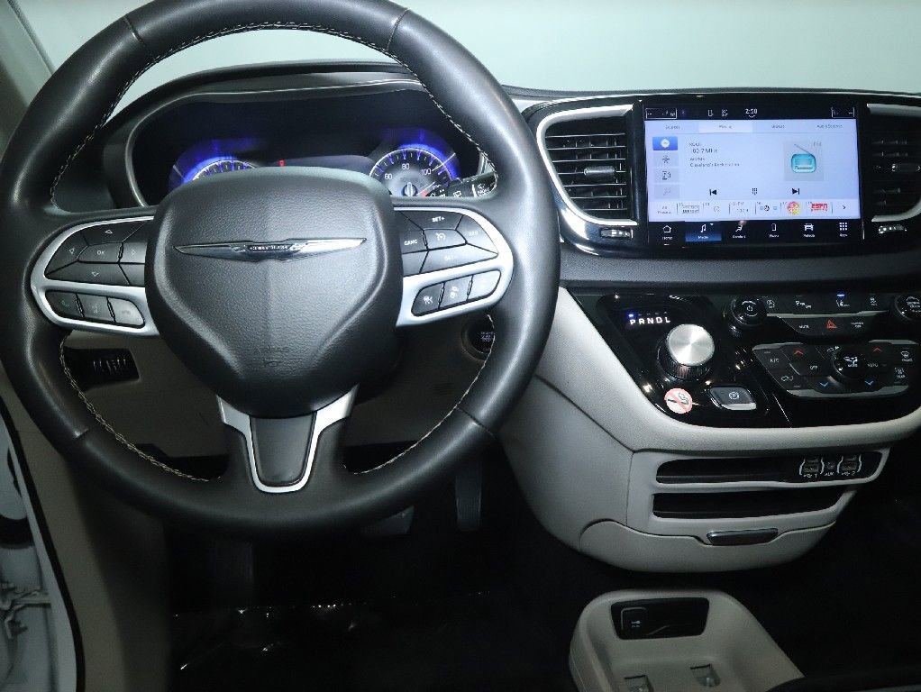 Used 2024 Chrysler Pacifica Touring-L FWD image 26