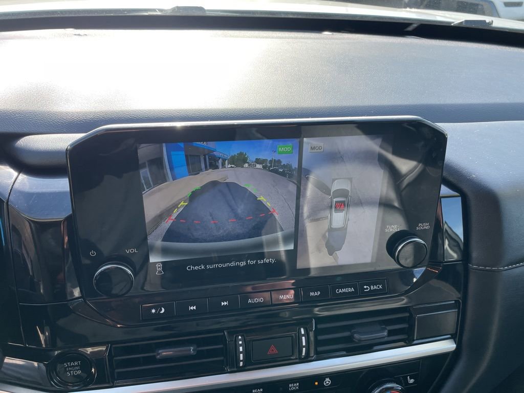 Used 2025 Nissan Pathfinder SL AWD/4WD image 12