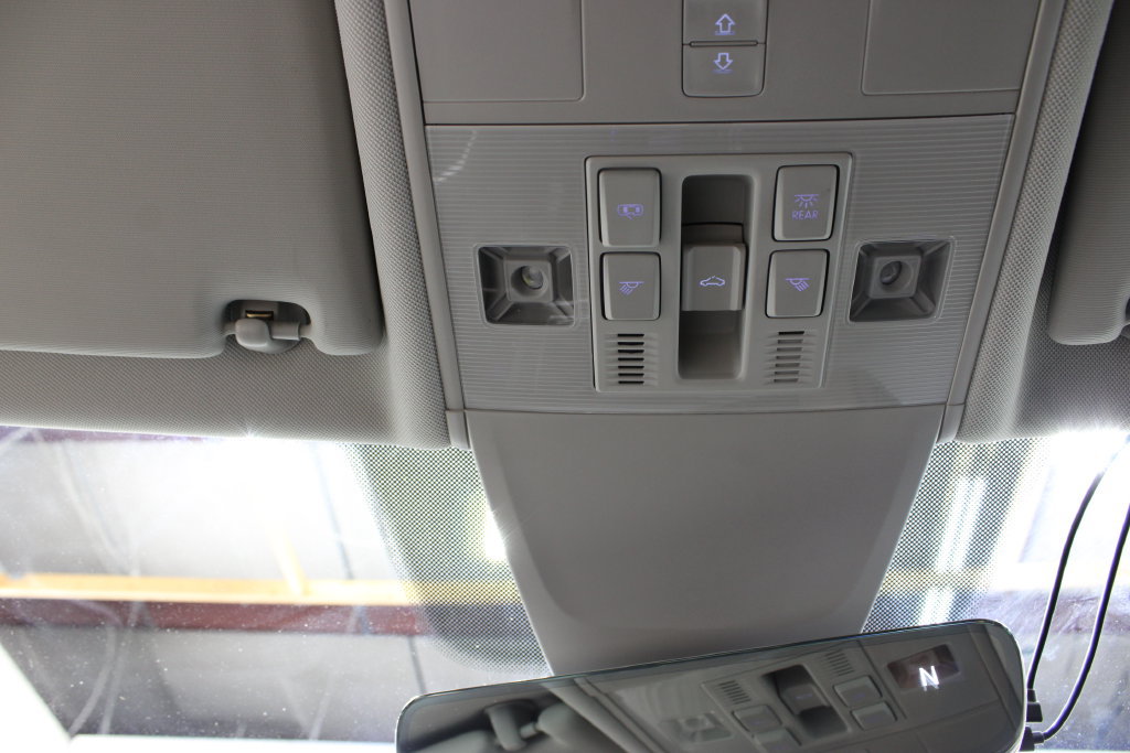 Used 2024 Volkswagen Tiguan SE w/ Panoramic Sunroof Package FWD image 27