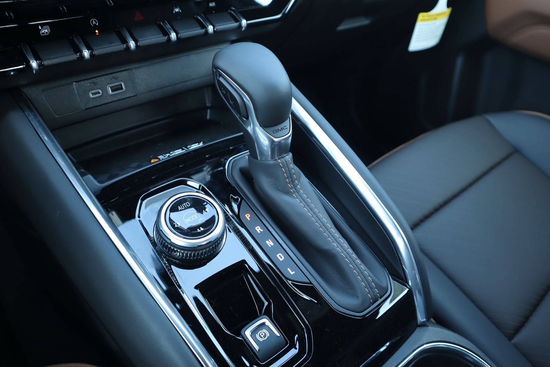New 2026 GMC Canyon AT4 w/ AT4 Premium Package AWD/4WD image 15