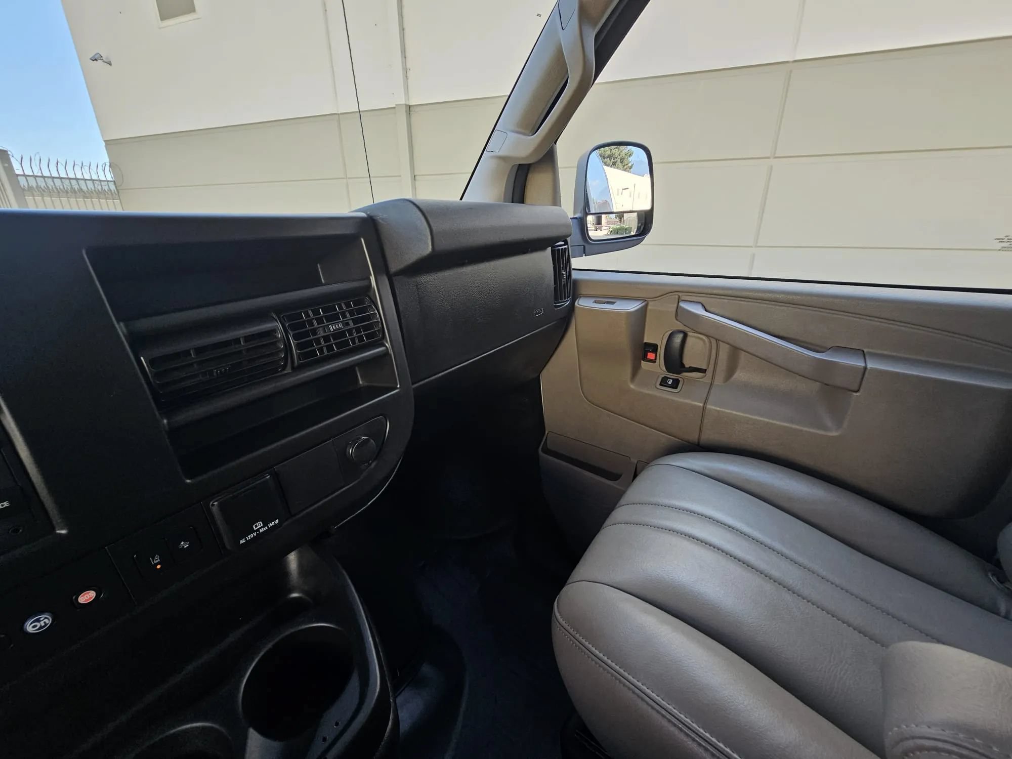 Used 2021 Chevrolet Express 3500 w/ Driver Convenience Package RWD image 28