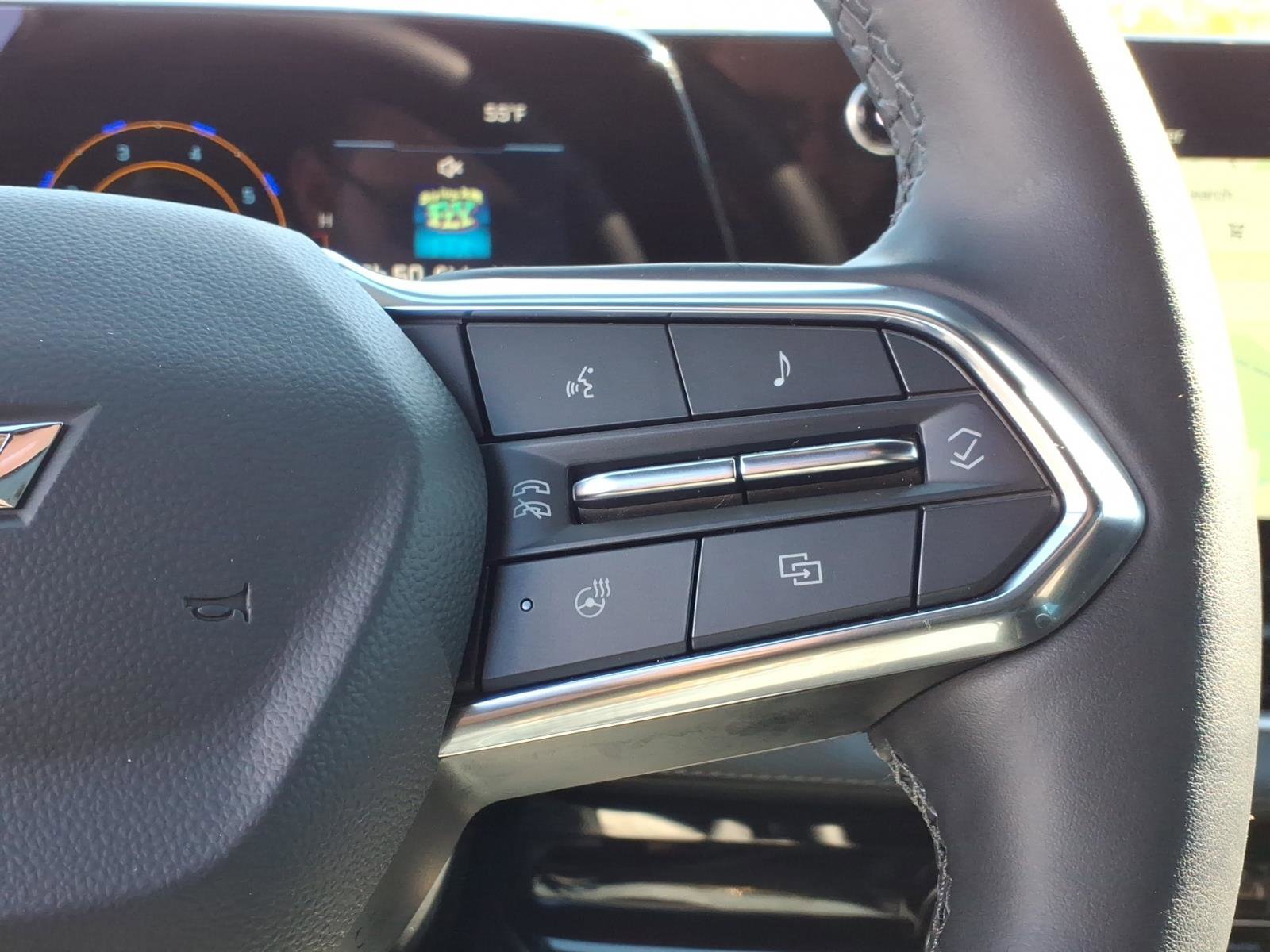 Used 2025 Chevrolet Equinox LT AWD/4WD image 25