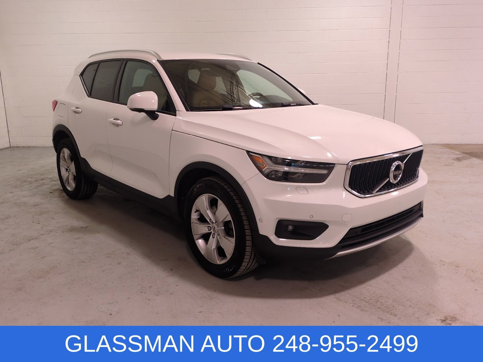Used 2019 Volvo XC40 T5 Momentum image 1