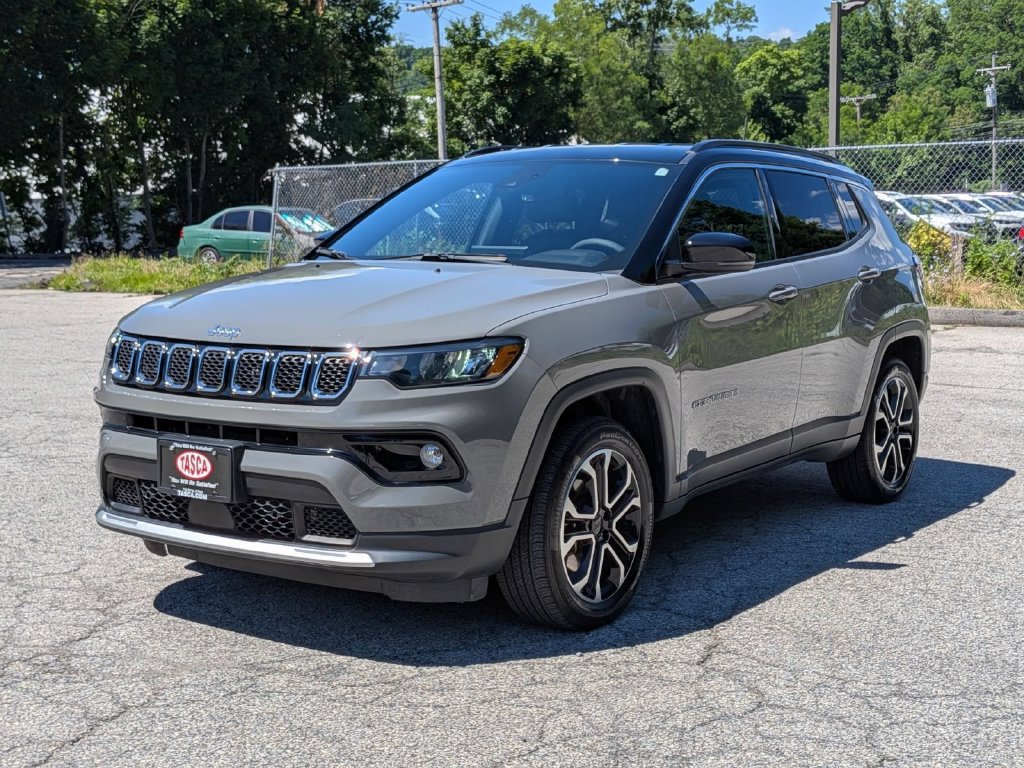Used 2023 Jeep Compass Limited AWD/4WD image 9
