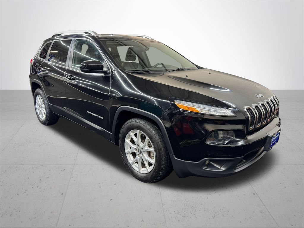 Used 2018 Jeep Cherokee Latitude Plus w/ Comfort/Convenience Group FWD image 10