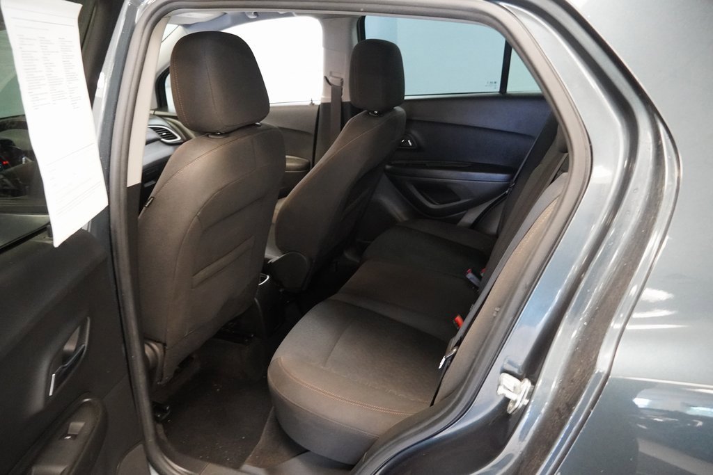 Used 2022 Chevrolet Trax LS w/ Tint and Cruise Package image 19