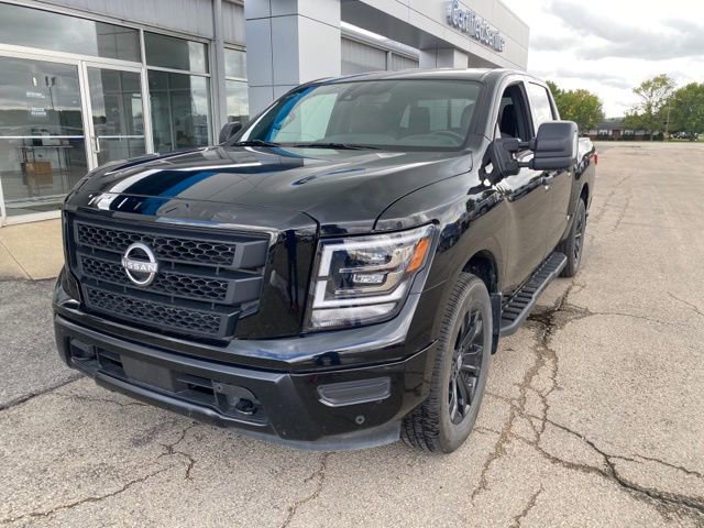Used 2024 Nissan Titan SV w/ SV Convenience Package image 3
