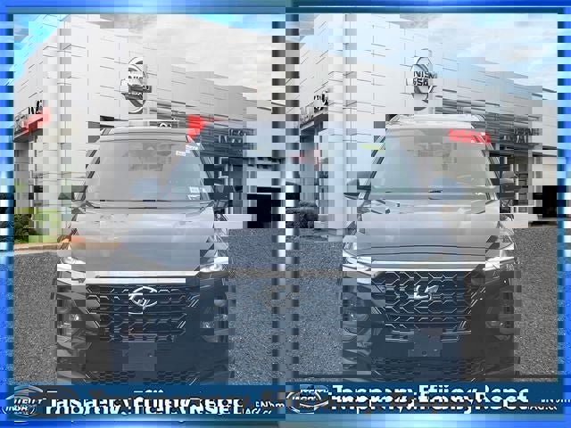 Used 2019 Hyundai Santa Fe SE image 2