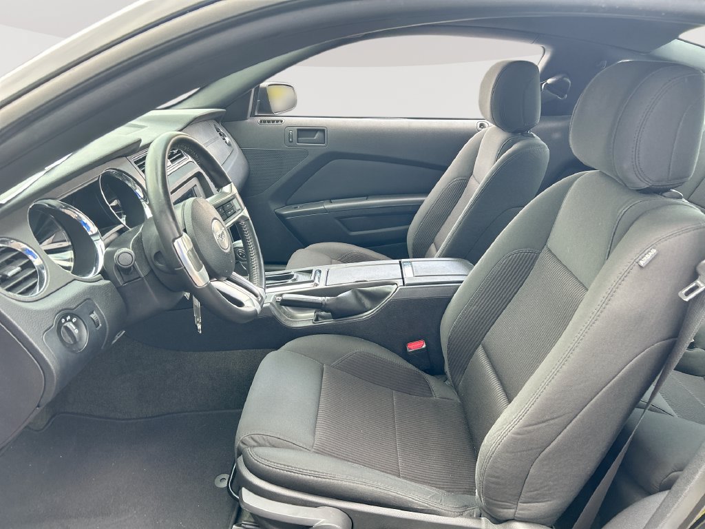 Used 2014 Ford Mustang Coupe RWD image 19
