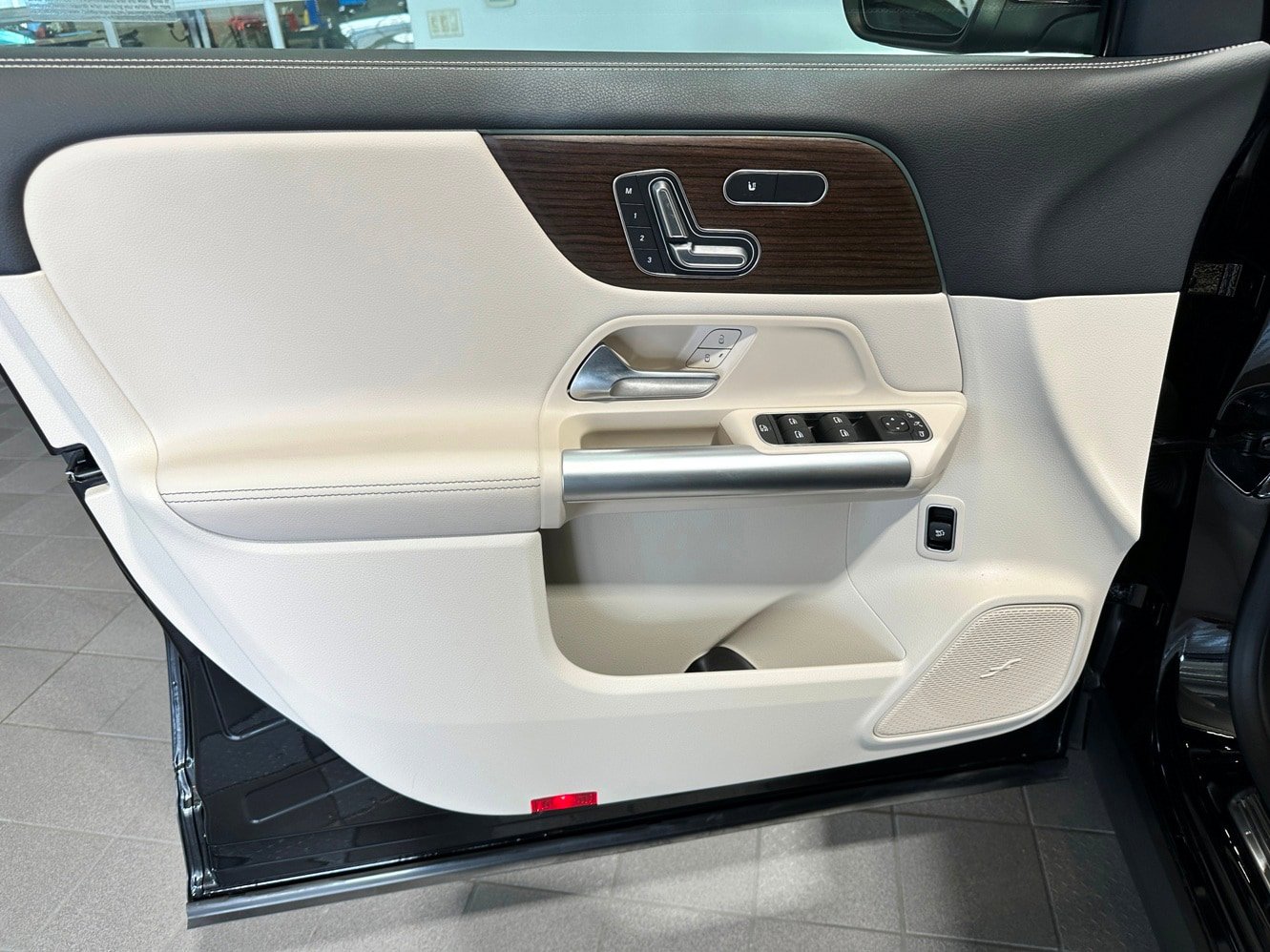 Certified 2025 Mercedes-Benz GLA 250 4MATIC w/ Exclusive Package image 11