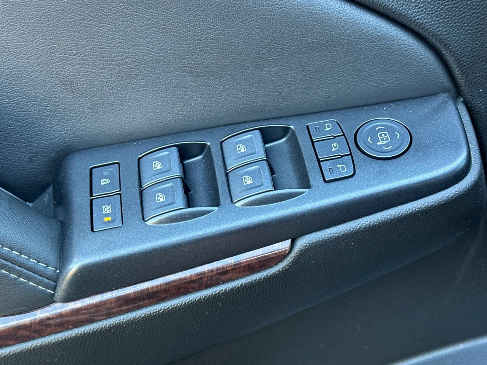 Used 2020 GMC Yukon SLT AWD/4WD image 11