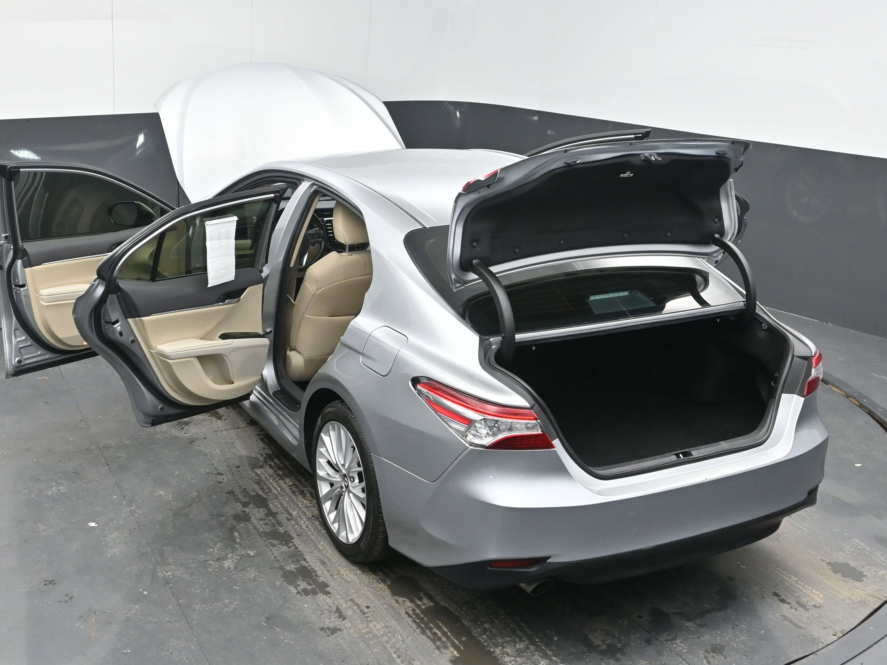 Used 2019 Toyota Camry XLE image 41