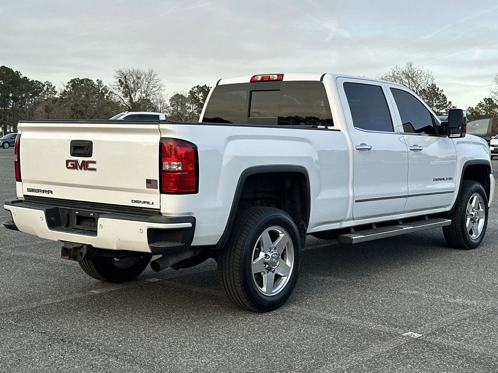 Used 2015 GMC Sierra 3500 Denali w/ Driver Alert Package AWD/4WD image 30