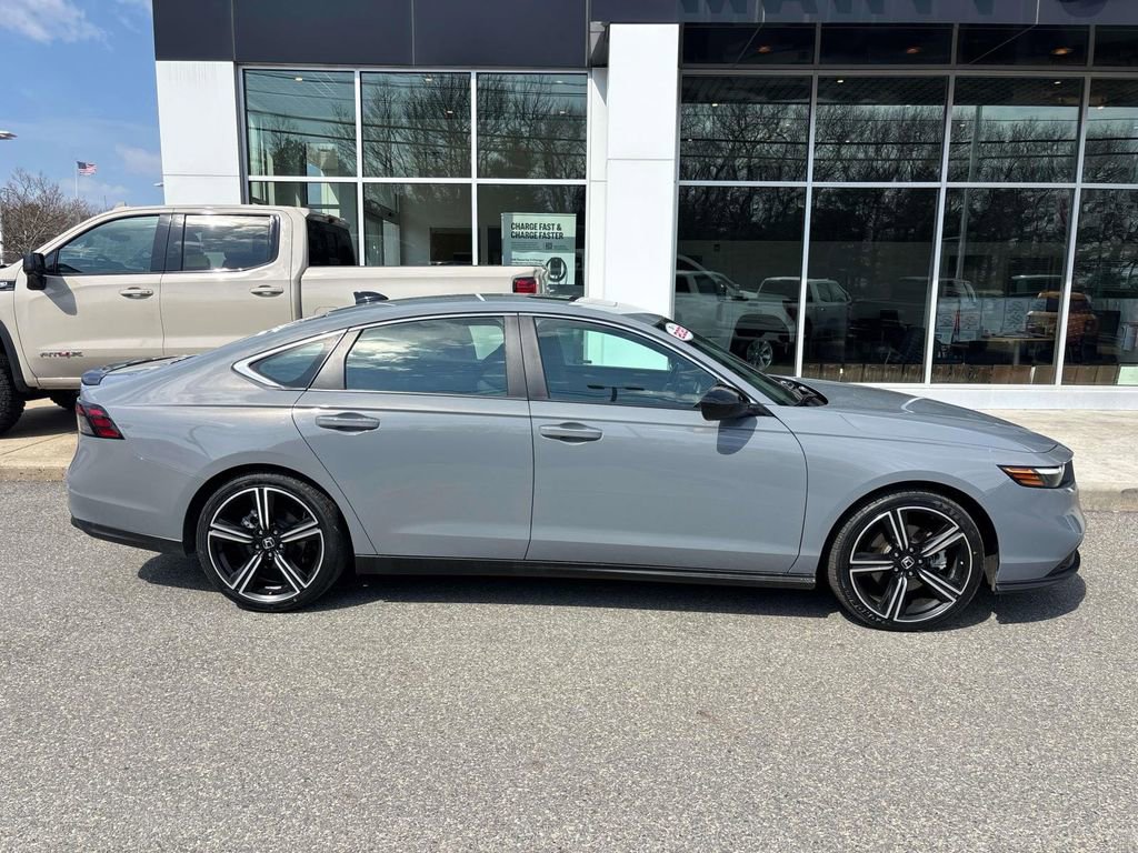 Used 2023 Honda Accord Sport image 3