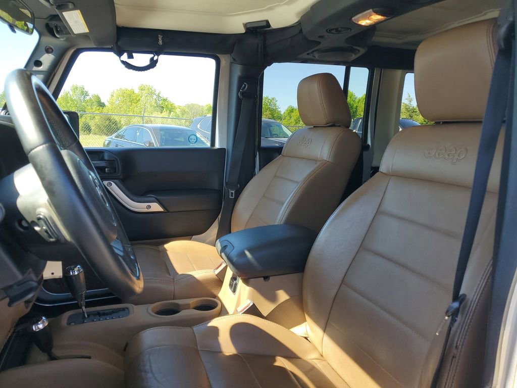 Used 2011 Jeep Wrangler Unlimited Sahara w/ Dual Top Group AWD/4WD image 5