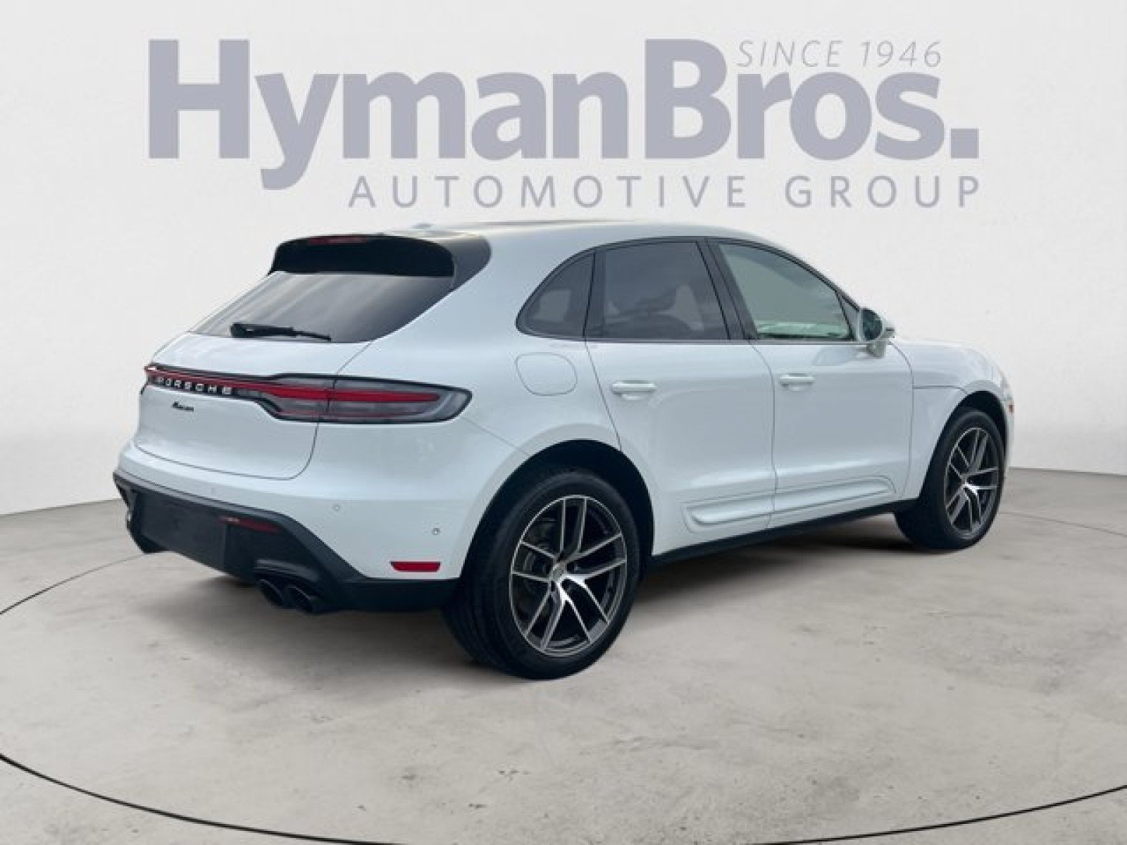 Used 2022 Porsche Macan AWD/4WD image 3
