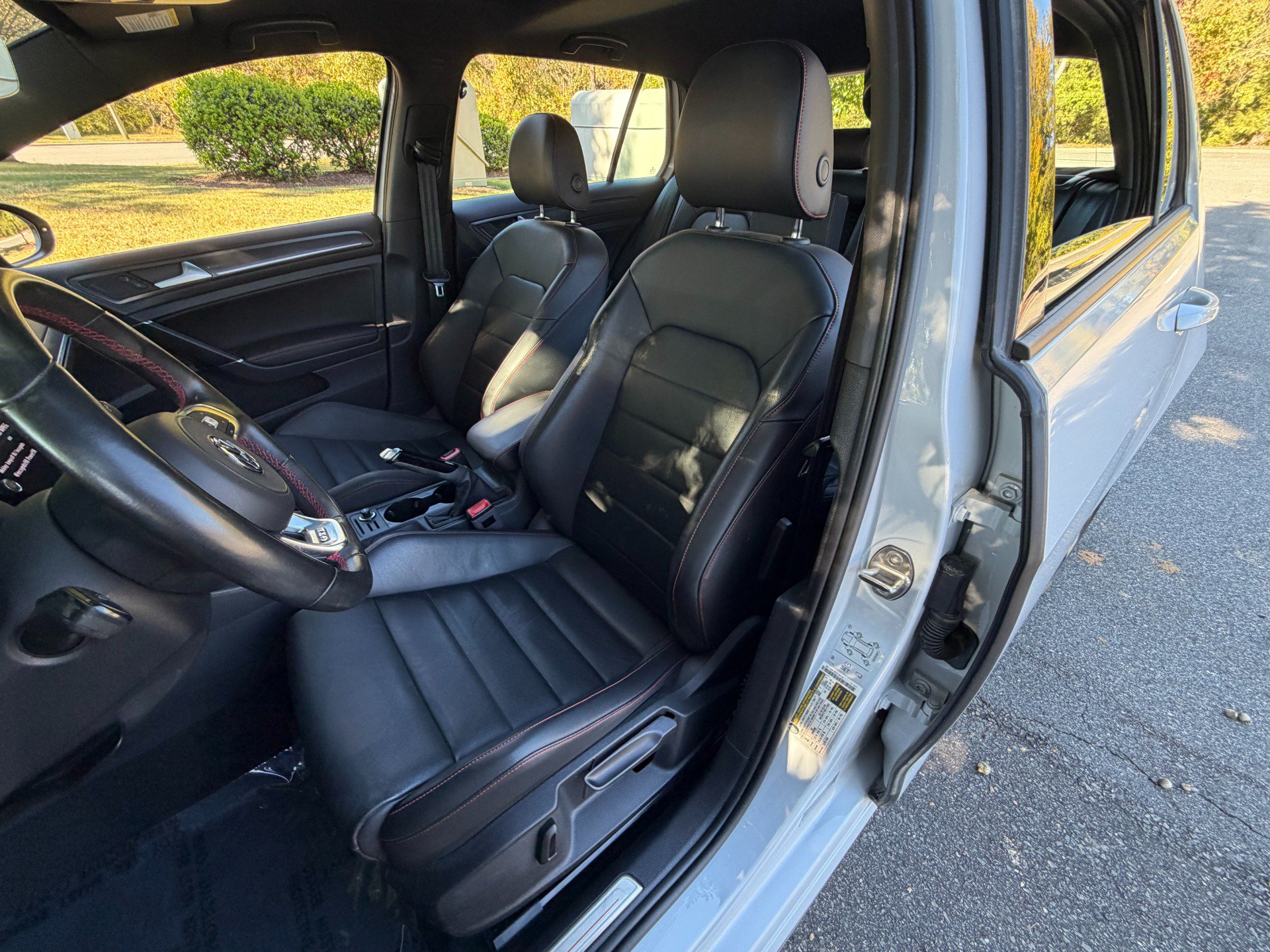 Used 2020 Volkswagen Golf 4-Door FWD image 29