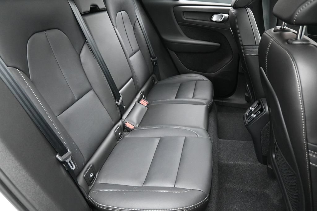 Used 2026 Volvo XC40 B5 Plus AWD/4WD image 39