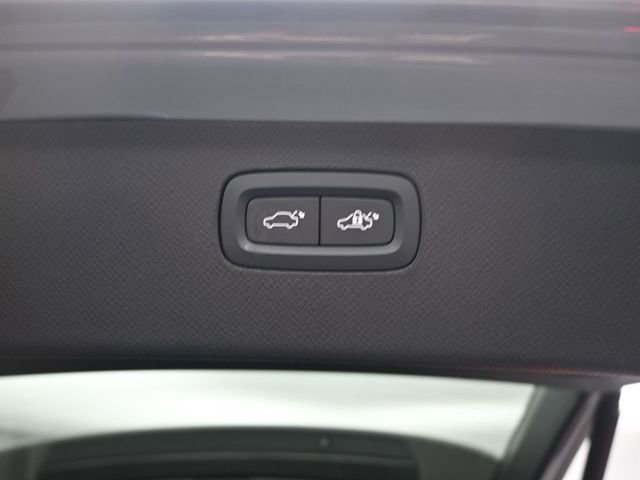 Used 2024 Volvo XC90 B5 Plus w/ Protection Package Premier image 32