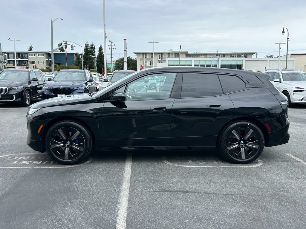 Used 2024 BMW iX xDrive50 w/ Sport Package AWD/4WD image 2