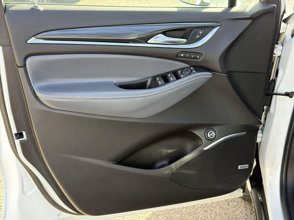Used 2018 Buick Enclave Premium w/ LPO, Cargo Package FWD image 21