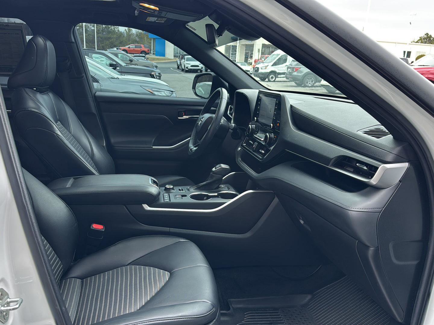 Used 2022 Toyota Highlander XSE image 10