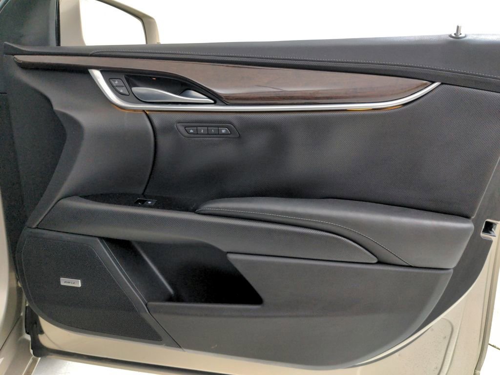 Used 2015 Cadillac XTS Luxury AWD/4WD image 30