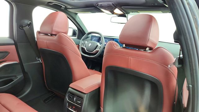 Used 2025 BMW 330i Sedan RWD image 26