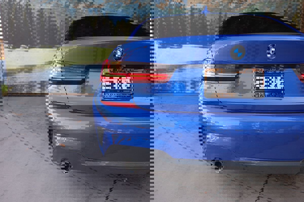 Used 2020 BMW 330i Sedan w/ M Sport Package image 15