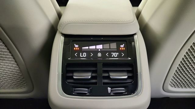 New 2026 Volvo XC60 B5 Ultra w/ Climate Package AWD/4WD image 31