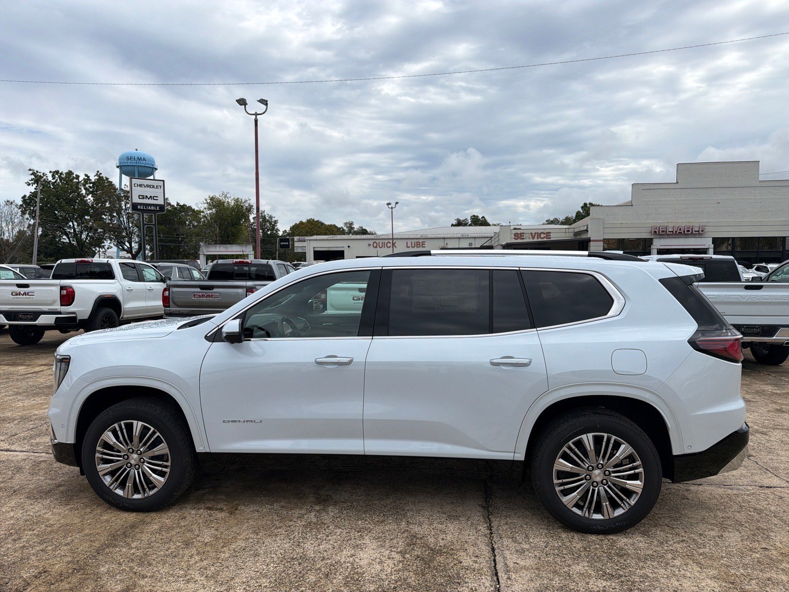 New 2027 GMC Acadia Denali FWD image 3