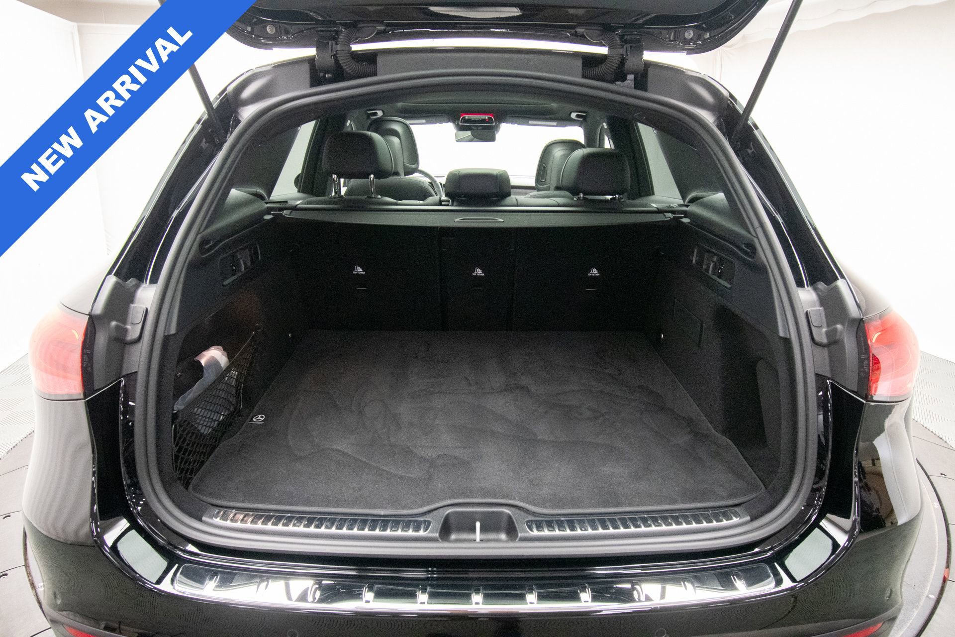 Used 2025 Mercedes-Benz GLC 300 4MATIC image 40