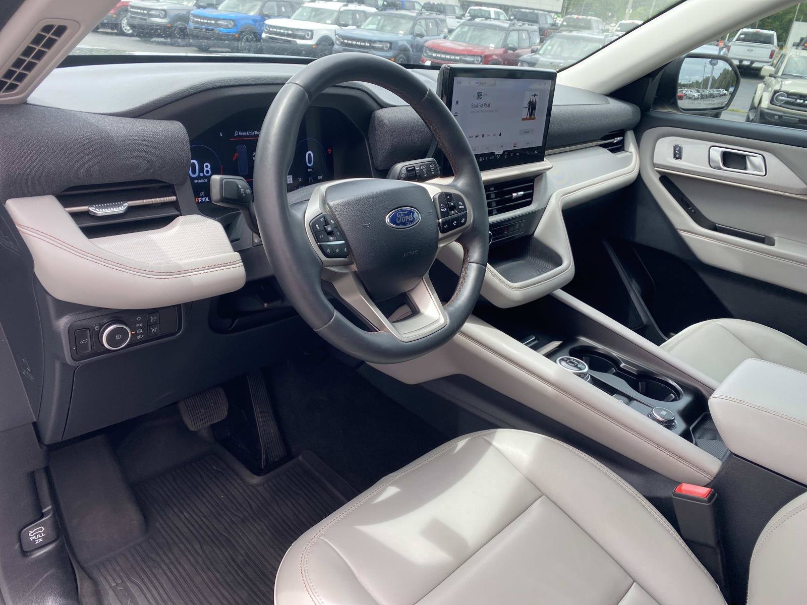 Used 2025 Ford Explorer Active w/ Active Comfort Package AWD/4WD image 19