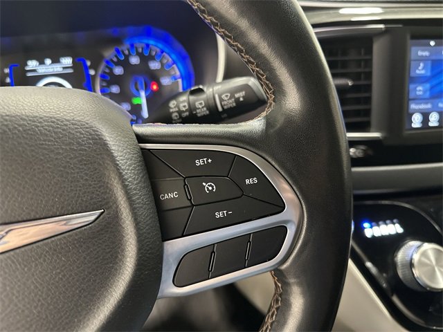 Used 2020 Chrysler Pacifica Touring-L image 38