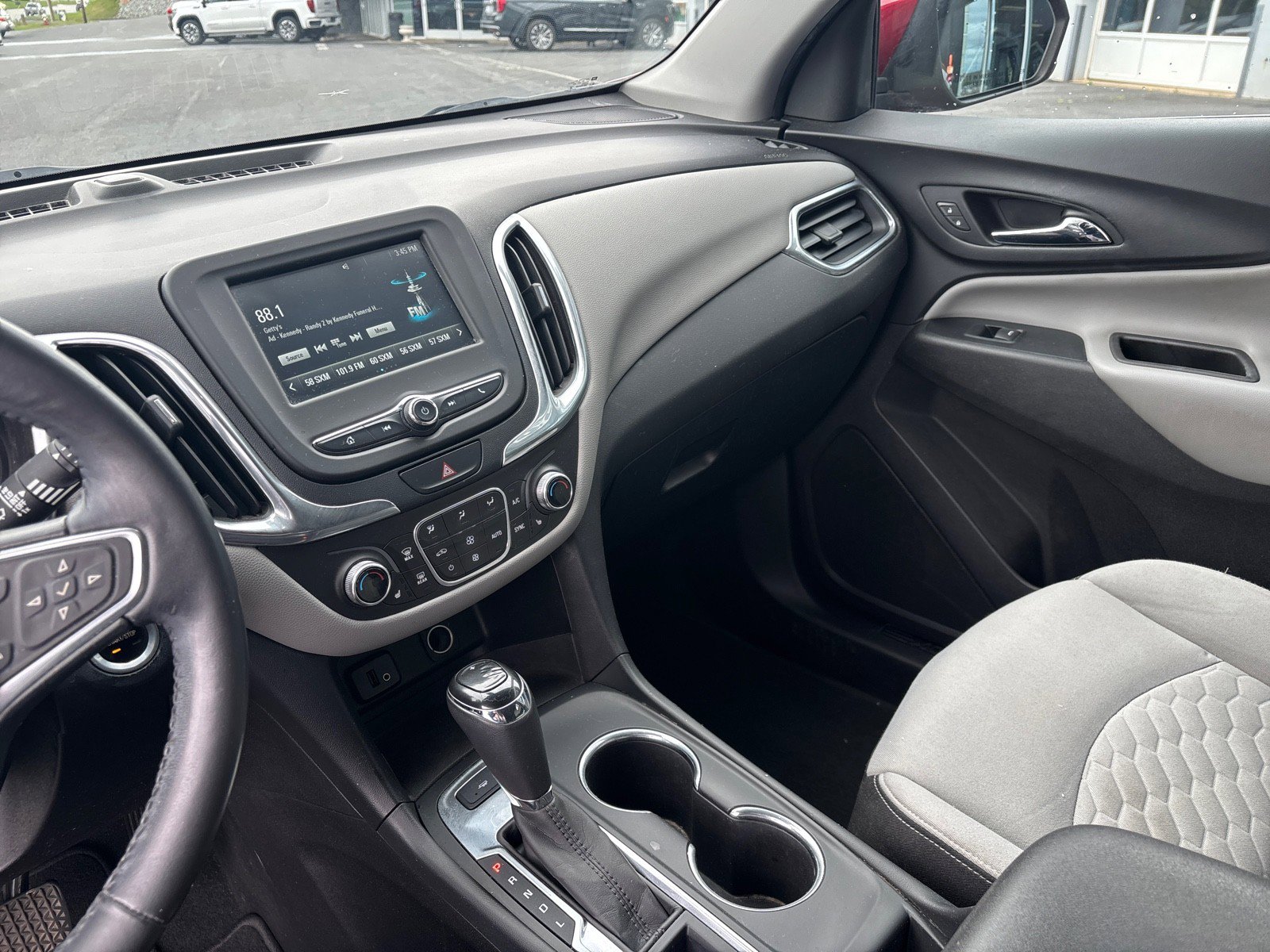 Used 2018 Chevrolet Equinox LT image 24