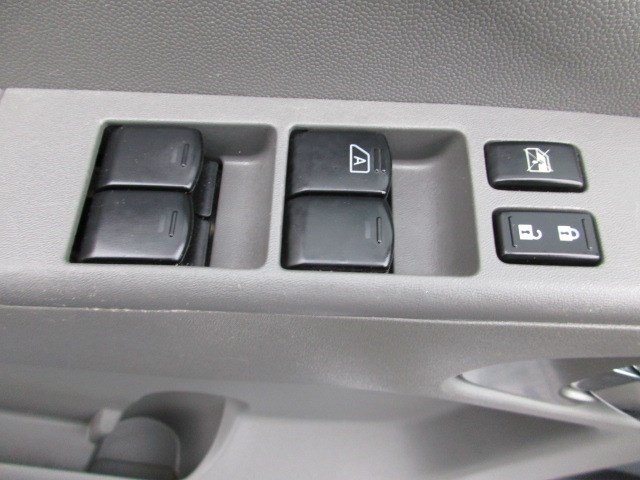 Used 2014 Nissan Frontier SV w/ SV Value Truck Package AWD/4WD image 18