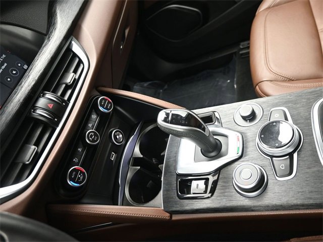 Used 2020 Alfa Romeo Stelvio image 25
