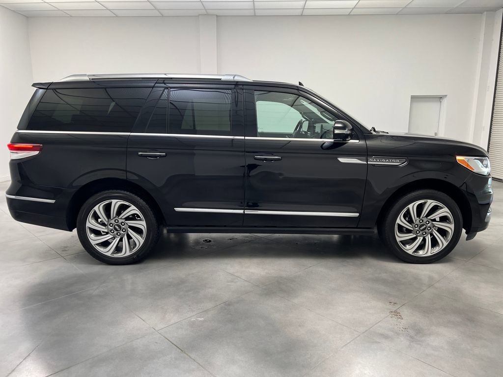 Used 2024 Lincoln Navigator Reserve image 8