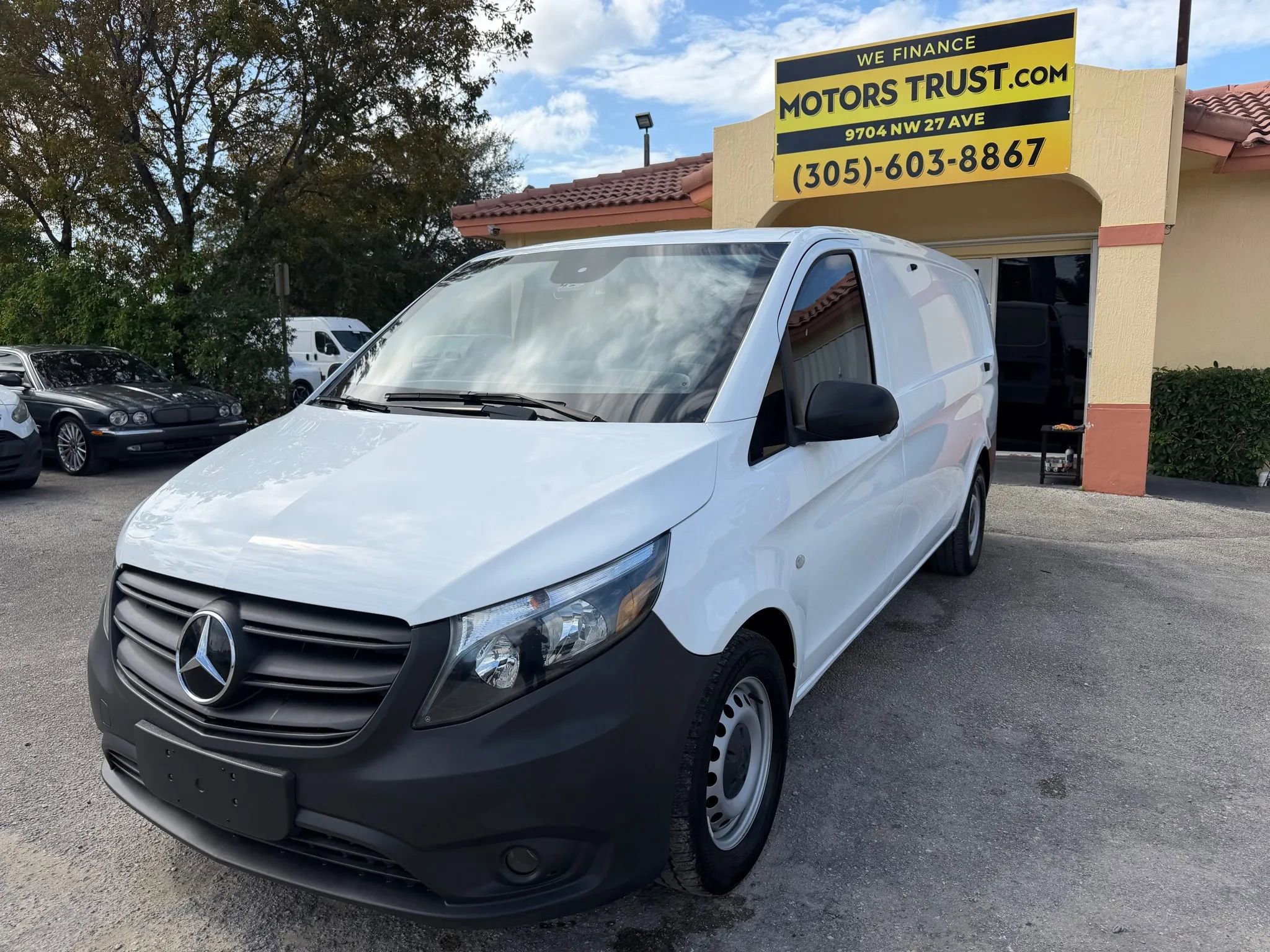 Used 2023 Mercedes-Benz Metris image 3