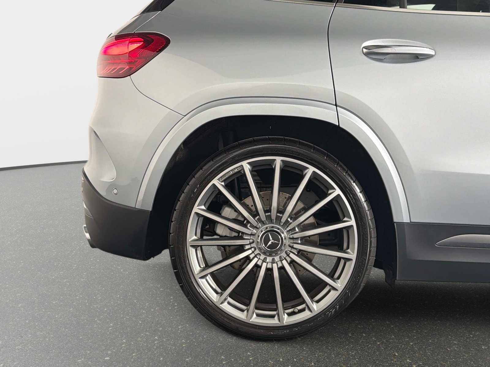 Used 2024 Mercedes-Benz GLA 35 AMG 4MATIC w/ Exclusive Package image 17