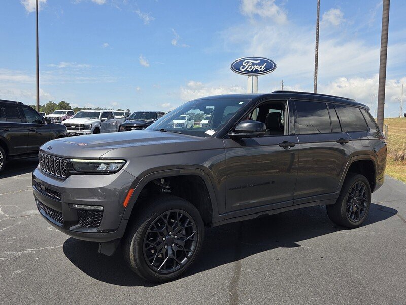 Used 2023 Jeep Grand Cherokee L Summit w/ Advanced Protech Group IV AWD/4WD image 3