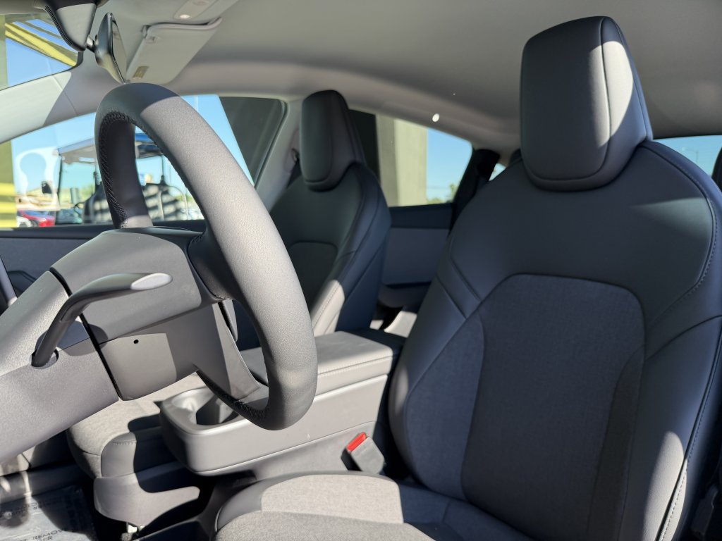 Used 2026 Tesla Model Y 2WD image 37