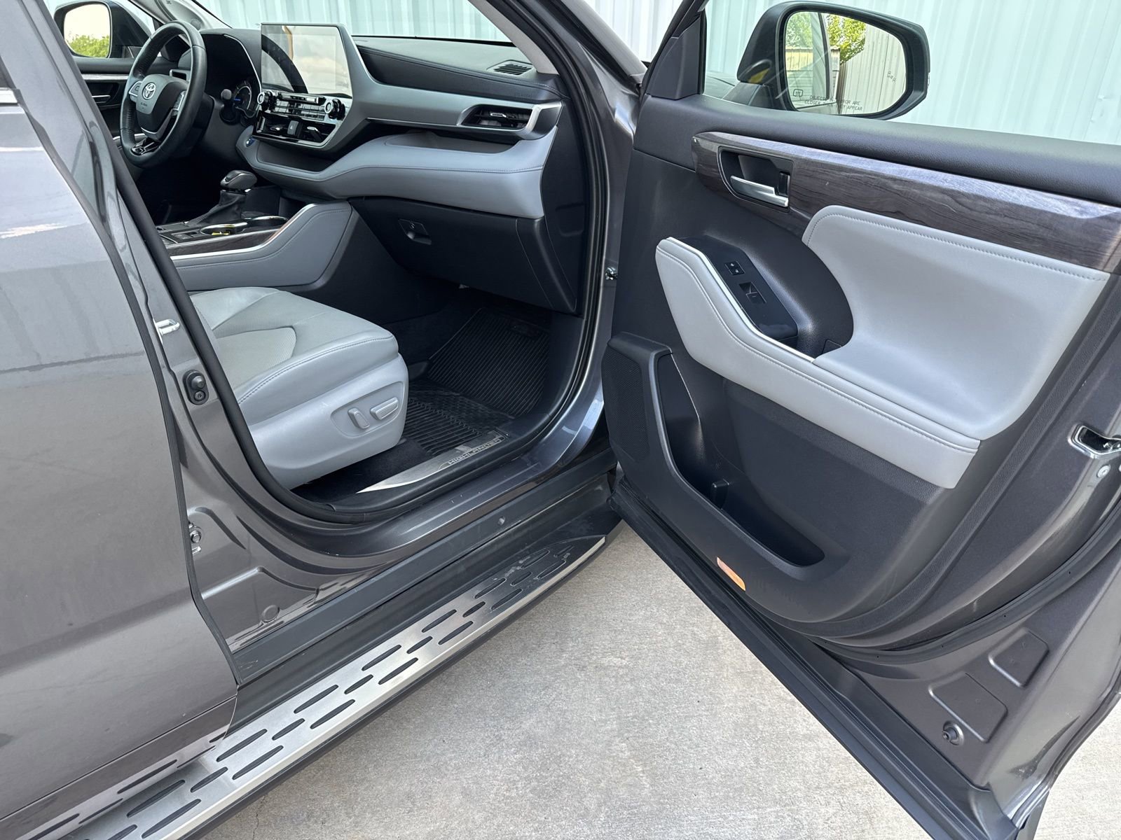 Used 2022 Toyota Highlander Platinum AWD/4WD image 17