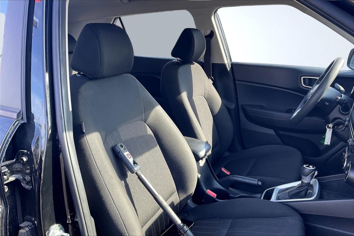 Used 2024 Hyundai Venue SE FWD image 7