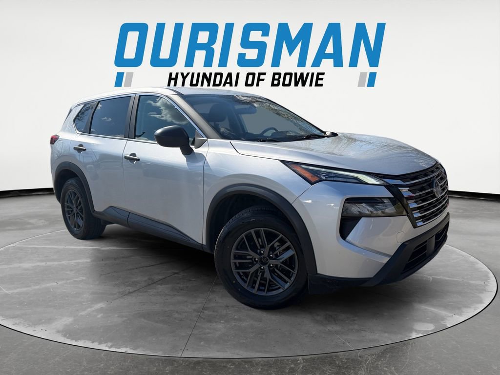 Used 2024 Nissan Rogue S image 1