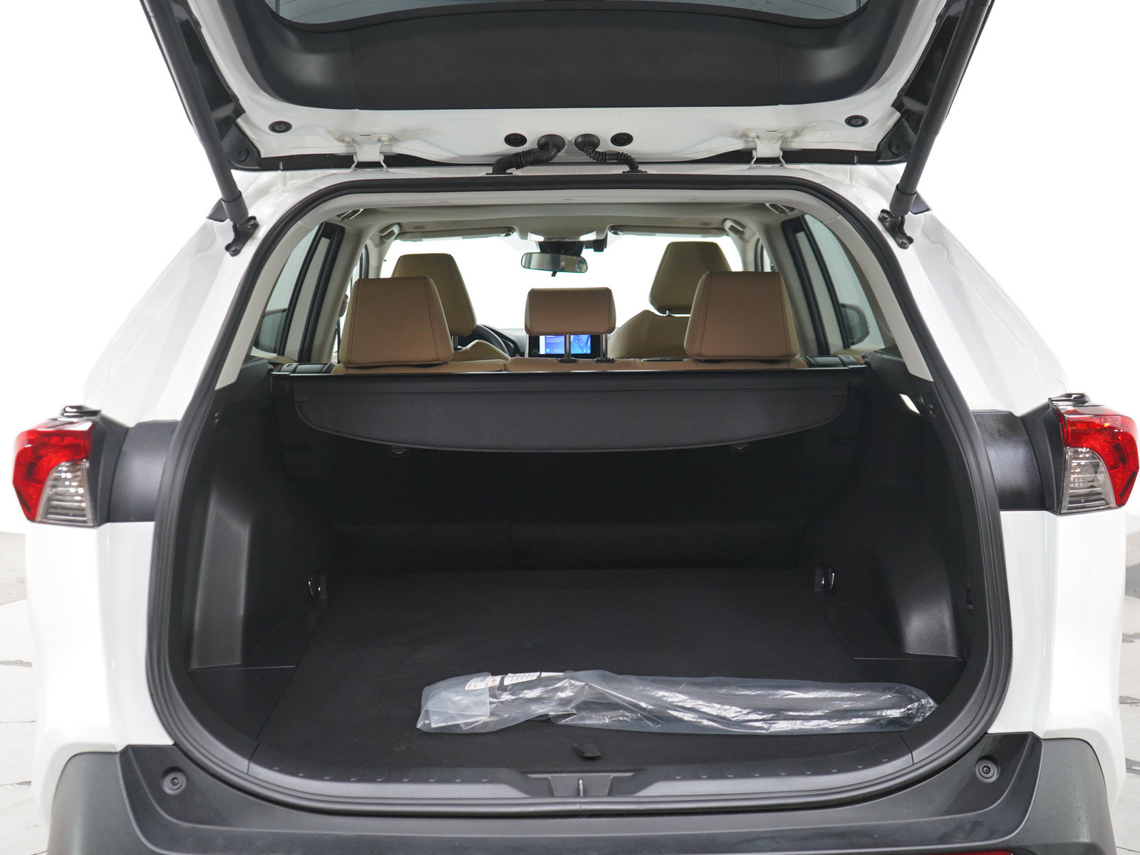 Used 2025 Toyota RAV4 XLE Premium AWD/4WD image 16