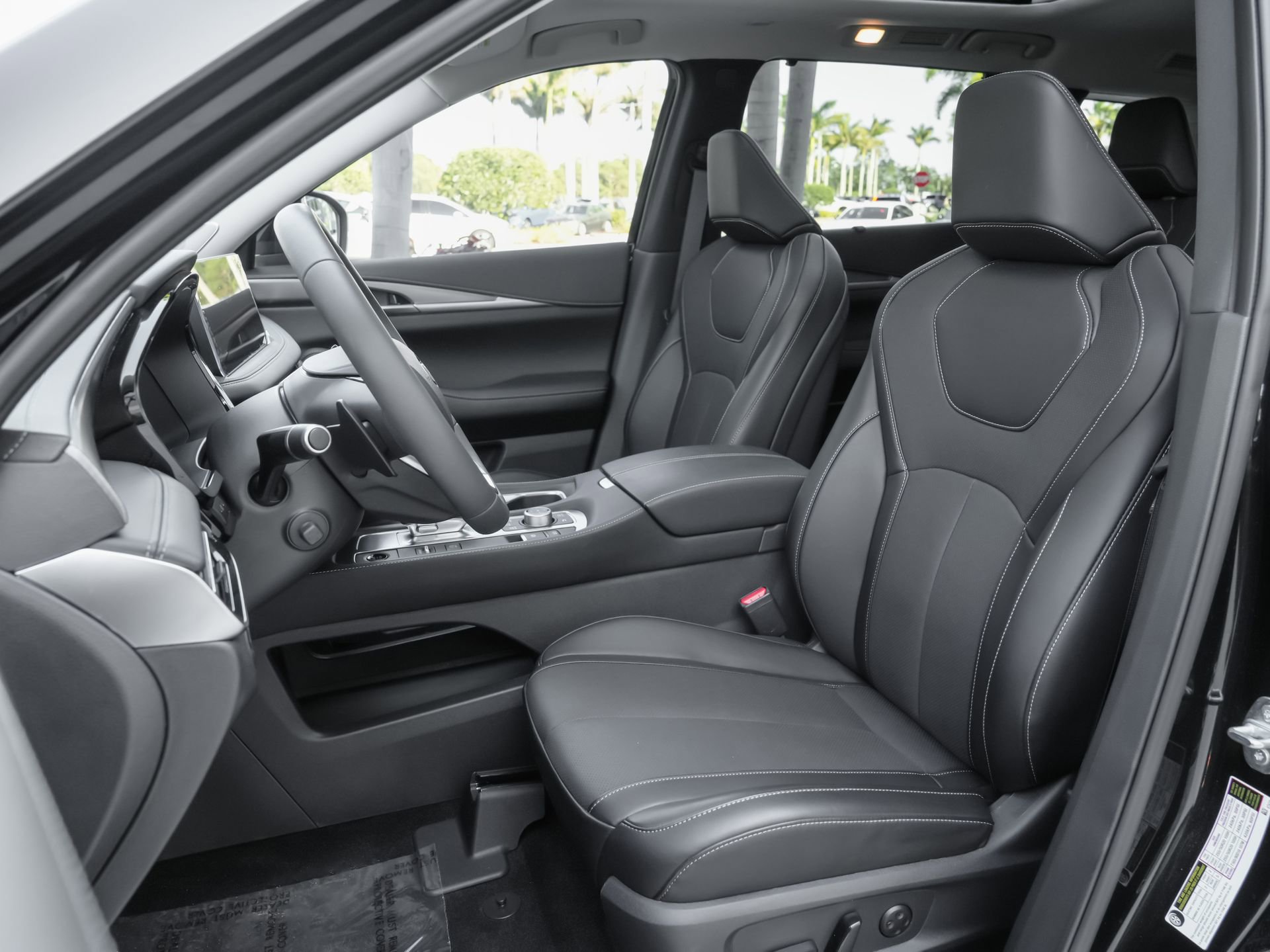 Certified 2026 INFINITI QX60 Luxe w/ Cargo Package FWD image 8